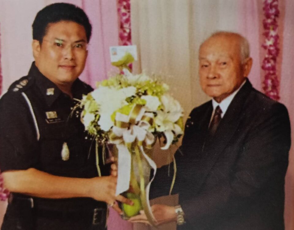 พล.ต.อ.ปานศิริ ประภาวัต (รองผบ.ตร.)ส่งนายเวรมาร่วมอวยพรนิตยสาร"จักรวาลตำรวจ"